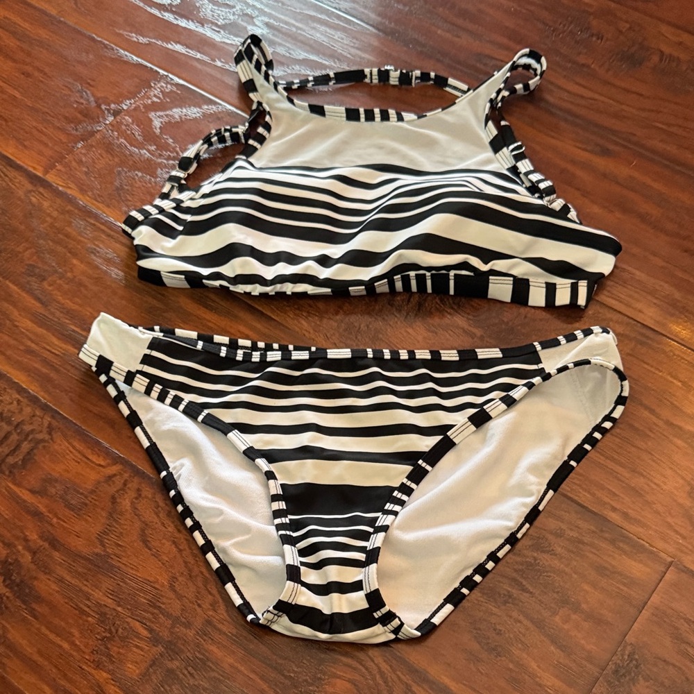 Women's Black and White Striped Bikini Set